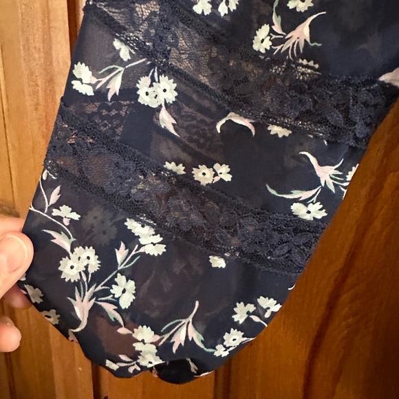 Maurice’s Navy Blue Floral Tunic - Picture 4 of 5